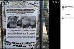 Hình ảnh chị Linh cùng con gái được những người đòi nợ chụp lại, gửi qua tài khoản mạng xã hội.