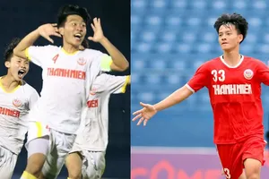 Lối đá nghệ sĩ của Học viện NutiFood (trái) có thắng nổi đương kim vô địch PVF xù xì và thực dụng.