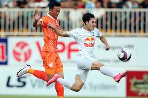 Chân sút nội Văn Toàn nổi trội với sáu bàn thắng.