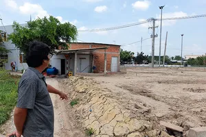 Bến Tre: Chủ tịch UBND xã bị tố bán đất công