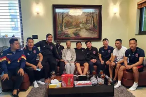 Những hình ảnh cuối khi đội bóng cũ B. Bình Dương đến thăm sau lần phẫu thuật cuối.