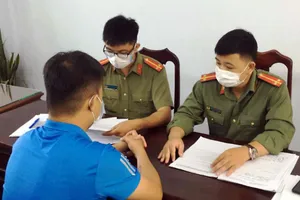 Công an huyện Hòa Vang (TP Đà Nẵng) làm việc với ông T.