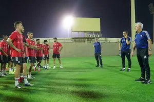 HLV Marwijk với đội tuyển UAE và mục tiêu soán ngôi đầu của đội Việt Nam.