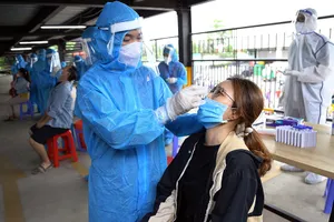 TP.HCM huy động tổng lực test nhanh COVID-19, tầm soát rộng để truy vết nhanh F0.