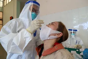 Lấy mẫu xét nghiệm COVID-19 diện rộng để truy tìm F0 tại TP Thủ Đức, TP.HCM. 