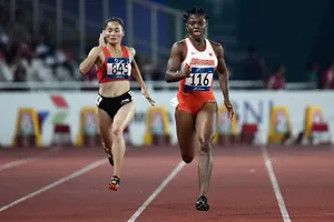 Quách Thị Lan (trái) là VĐV điền kinh Việt Nam thứ hai được hít thở không khí tranh tài tại Olympic.