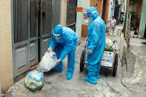 Quận Phú Nhuận: Mang thực phẩm đến tận nhà cho dân