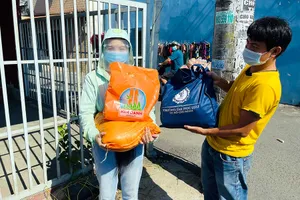 'Ở đâu sinh viên khó, ở đó có thầy cô'