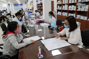 Từ tháng 7-2022, công chức không được hưởng thu nhập ngoài lương