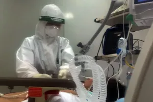 Bình Dương, Đồng Nai thiếu vaccine và nhân lực y tế