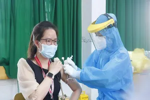Một số tỉnh, thành đang xem xét về “thẻ xanh vaccine” cho dân đi lại