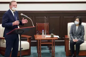 Bà Thái Anh Văn tiếp cựu Thủ tướng Úc Tony Abbott tại Đài Bắc ngày 7-10.