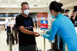 Theo một số hãng bay, nguyên nhân hành khách ít trong ngày 12-10 là do hành khách đáp ứng được các điều kiện bay theo quy định của Bộ GTVT còn hạn chế.