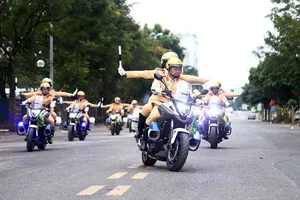 Lực lượng CSGT thuộc Cục CSGT trong đợt ra quân cao điểm xử phạt vi phạm an toàn giao thông.