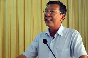 Ông Nguyễn Văn Hồng, Chủ tịch UBND huyện Cần Giờ, phát biểu tại hội nghị.