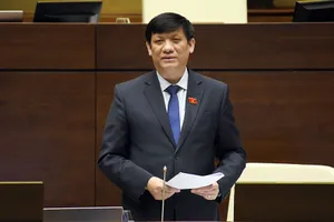 Bộ trưởng Bộ Y tế Nguyễn Thanh Long báo cáo, giải trình trước Quốc hội.