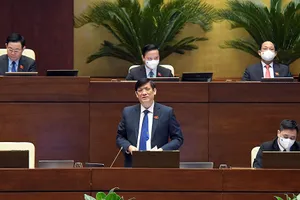 Bộ trưởng Bộ Y tế Nguyễn Thanh Long trả lời chất vấn của đại biểu Quốc hội.