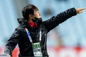 HLV Kim Gi-dong dẫn dắt Pohang đá sân khách với Saudi Arabia thu nhỏ.