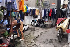 Khu ở trọ của công nhân trên địa bàn quận 12, TP.HCM.