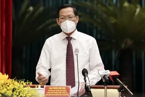 Chủ tịch UBND TP.HCM Phan Văn Mãi trả lời chất vấn các đại biểu.