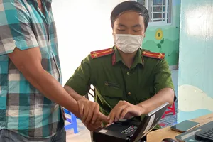 Sai đặc điểm nhận dạng trên CCCD, có phải đổi lại?