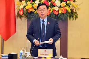 Chủ tịch Quốc hội Vương Đình Huệ phát biểu tại phiên họp.