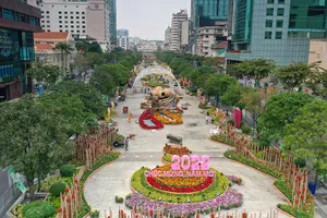 Đường hoa Nguyễn Huệ tết Nhâm Dần 2022 đang trong quá trình hoàn thiện.