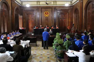 Một phiên tòa xét xử tội phạm về chức vụ của TAND TP.HCM.