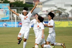 Kim Chi được người hâm mộ nhớ nhất với hình ảnh băng đầu, xin vào sân chiến đấu và ghi bàn ở SEA Games 25 - 2009. 