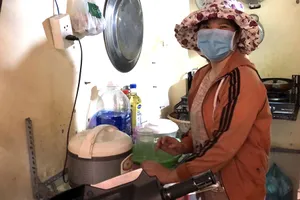 Người lao động mong sớm được nhận khoản hỗ trợ tiền trọ.