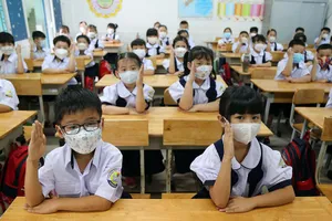 Các địa phương triển khai tiêm cuốn chiếu theo trường, theo địa bàn căn cứ vào tình hình dịch và số lượng vaccine được cung ứng.