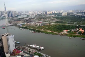 Một góc khu đô thị mới Thủ Thiêm nhìn từ trung tâm TP.HCM.