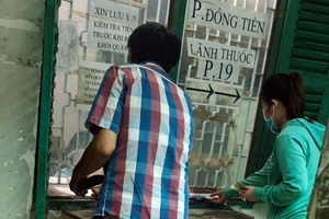 Người dân đến khám chữa bệnh tại BV Tâm thần TP.HCM.