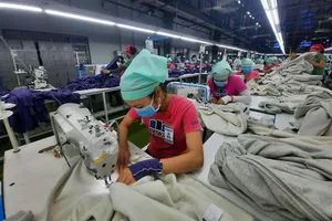 Tăng 6% lương tối thiểu vùng: Người lao động bớt gánh lo