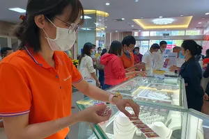 Giá vàng dự báo sẽ tiếp tục biến động mạnh trước tác động của việc Fed tăng lãi suất.