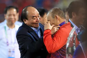 Chủ tịch nước Nguyễn Xuân Phúc và HLV Park Hang-seo. 