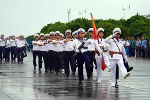 Lễ chào cờ và duyệt binh được tổ chức trang nghiêm, trọng thể ở đảo Trường Sa.