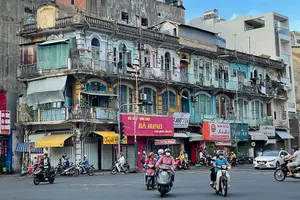 Chung cư 440 Trần Hưng Đạo, quận 5 từ lâu đã xuống cấp trầm trọng.