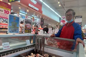 Giá gà tăng khiến sức mua trên thị trường giảm mạnh. 