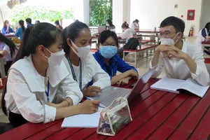 Sinh viên Trường ĐH Sư phạm TP.HCM trong giờ học tự do tại trường.