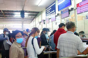 Người dân khám chữa bệnh tại BV Chợ Rẫy.