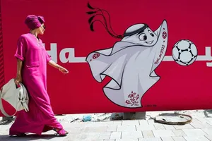 Biểu tượng World Cup 2022 “La’eeb” xuất hiện trên các đường phố tại Qatar.