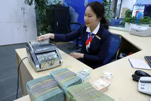 Cục Dự trữ Liên bang Mỹ liên tục tăng lãi suất khiến đồng USD tiếp tục tăng giá, gây áp lực lên tỉ giá và lãi suất.