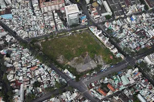 Dự án 152 Trần Phú nằm giữa trung tâm TP.HCM bị bỏ hoang nhiều năm.