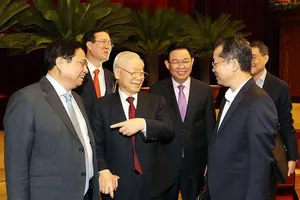 Tổng bí thư Nguyễn Phú Trọng, các lãnh đạo Đảng, Nhà nước và các đại biểu dự hội nghị.