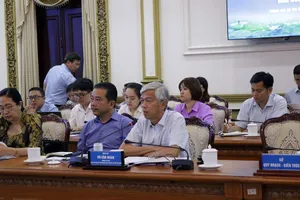 Phó Chủ tịch UBND TP.HCM Võ Văn Hoan chủ trì hội nghị.