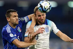 Trận thua của Ý trên sân Maradona khiến fan Ý mất niềm tin trầm trọng.