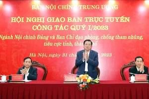 Trưởng ban Nội chính Trung ương Phan Đình Trạc chủ trì hội nghị.