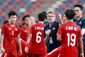 HLV Troussier có phần thông cảm khi các học trò của mình không có chỗ đứng ở V-League.