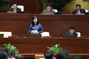 Bộ trưởng Bộ Y tế Đào Hồng Lan trả lời các đại biểu Quốc hội ngày 29-5.